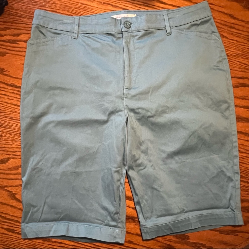 Gloria Vanderbilt Turquoise Khaki Shorts
